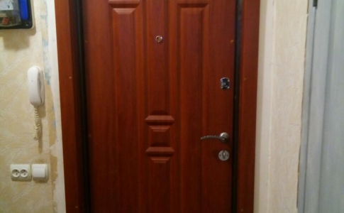 Входная Дверь с Обшивкой Дверного Проёма Фальш-Коробка