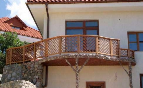 Как сделать деревянный балкон