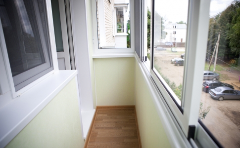 Особенности внутренней отделки балкона