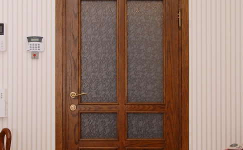 Двери из массива сосны и дуба г.Кривой Рог
