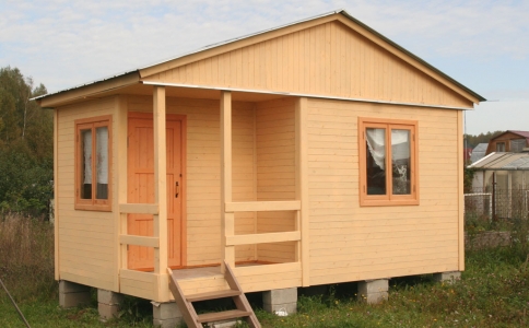 Купить небольшой деревянный дачный дом из бытовки