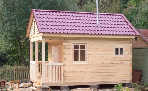 Строительство небольшого дачного дома из дерева